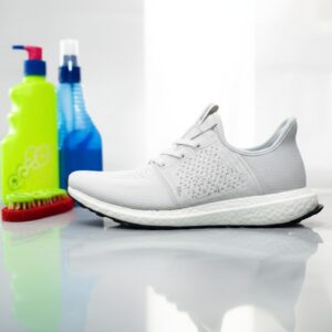 Bí Quyết Chuyên Gia: Hướng Dẫn Chi Tiết Cách Vệ Sinh Giày Boost Ở Nhà Trắng Sạch Như Mới