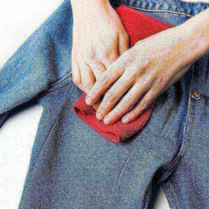 Bí quyết và 8 cách giặt quần áo bị dính xăng dầu sạch bong, khử mùi 100%